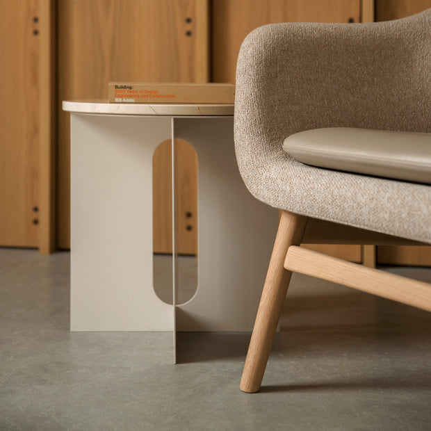 Audo Copenhagen Odkládací stolek Androgyne, Ivory - DESIGNSPOT