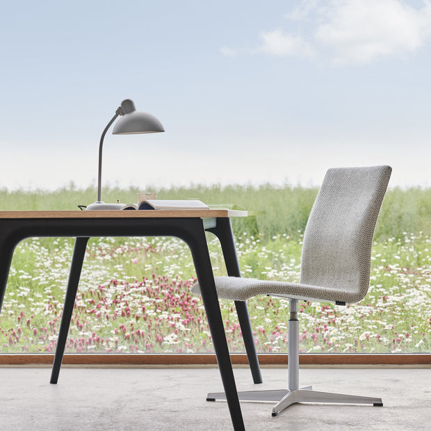 Fritz Hansen Stolní lampa Kaiser Idell, Easy Grey - DESIGNSPOT