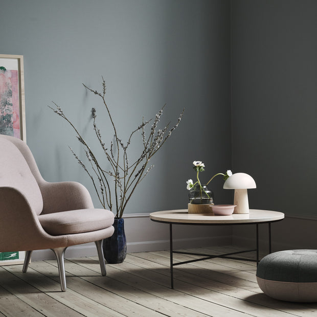 Fritz Hansen Stolní lampa Night Owl, Smokey White - DESIGNSPOT