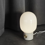 Audo Copenhagen Stolní lampa JWDA Concrete, Light Grey / Brass - DESIGNSPOT