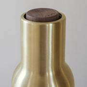 Audo Copenhagen Mlýnky na sůl a pepř Bottle, Brushed Brass, Walnut, set 2ks - DESIGNSPOT
