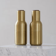 Audo Copenhagen Mlýnky na sůl a pepř Bottle, Bronzed Brass, Walnut, set 2ks - DESIGNSPOT