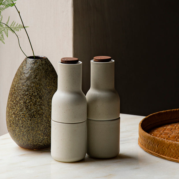 Audo Copenhagen Mlýnky na sůl a pepř Bottle, Ceramic, Sand, set 2ks - DESIGNSPOT
