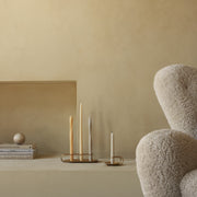 Audo Copenhagen Stolní svícen Clip, tříramenný, Brass - DESIGNSPOT