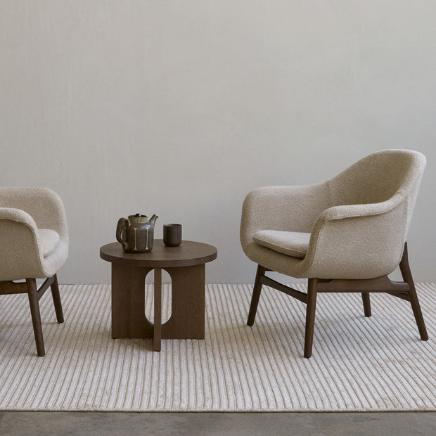 Audo Copenhagen Odkládací stolek Androgyne Ø50, Dark Stained Oak - DESIGNSPOT