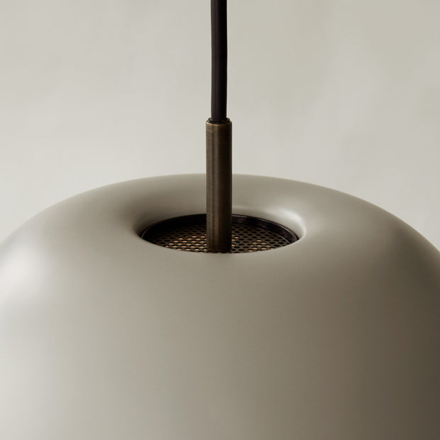 Audo Copenhagen Závěsná lampa Levitate 28, Grey / Bronzed Brass - DESIGNSPOT