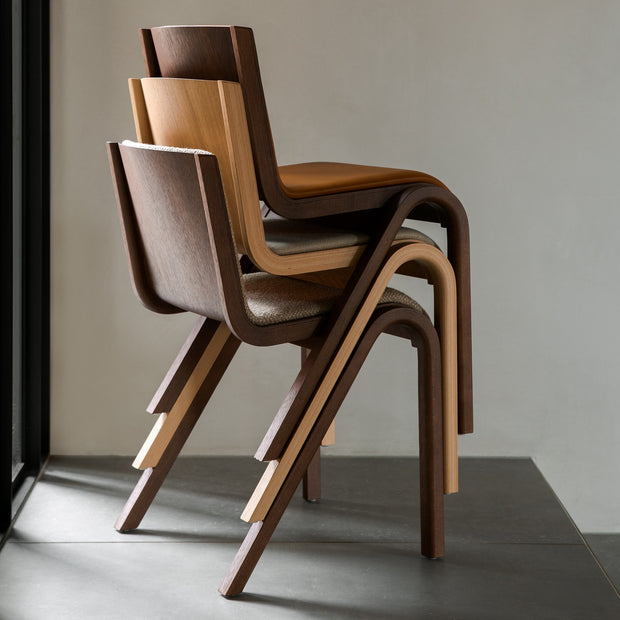 Audo Copenhagen Židle Ready Chair, Red Stained Oak / Dakar 0842 - DESIGNSPOT