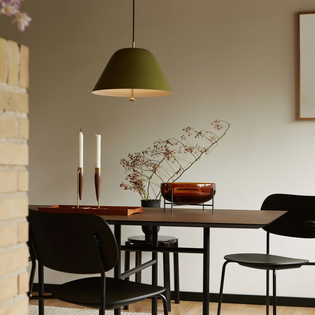 Audo Copenhagen Závěsná lampa Levitate 28, Black / Brass - DESIGNSPOT