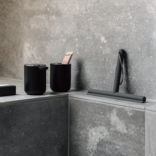 Audo Copenhagen Koupelnová stěrka Wiper, Concrete - DESIGNSPOT