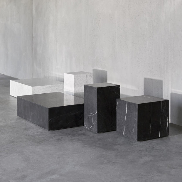 Audo Copenhagen Odkládací stolek Plinth Cubic, Black Marble - DESIGNSPOT