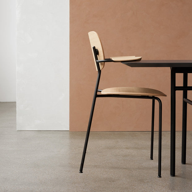 Audo Copenhagen Židle Co Chair s područkami, Black / Dark Oak - DESIGNSPOT
