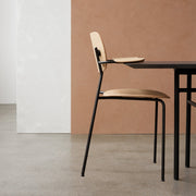 Audo Copenhagen Židle Co Chair s područkami, Black / Natural Oak - DESIGNSPOT