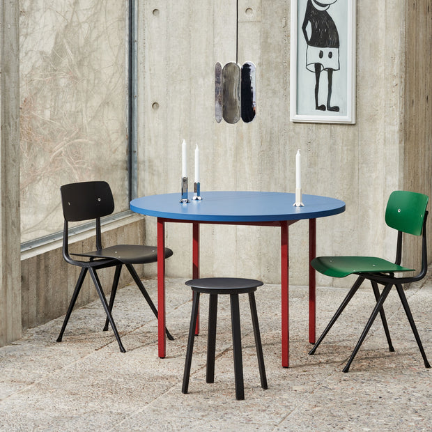Hay Jídelní stůl Two-Colour Ø105, Red / Blue - DESIGNSPOT