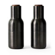Audo Copenhagen Mlýnky na sůl a pepř Bottle, Bronzed Brass, Walnut, set 2ks - DESIGNSPOT