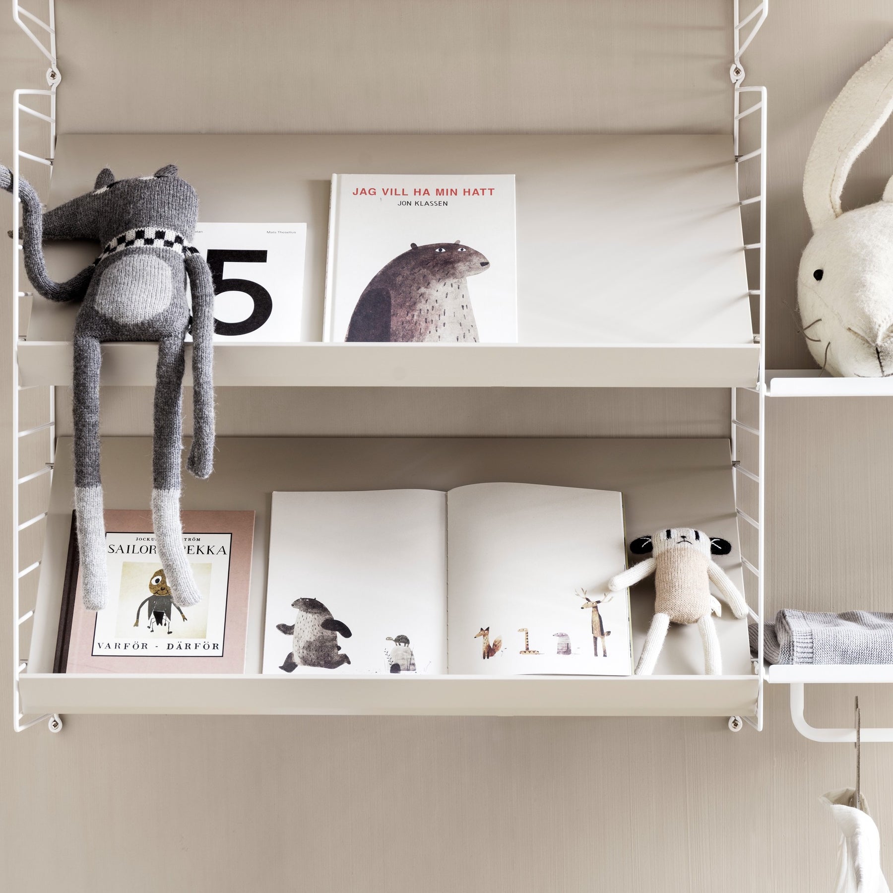 Police na časopisy Magazine Shelf 78 x 30, Beige – String | DESIGNSPOT